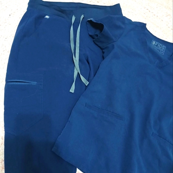 Figs navy blue scrub set - Picture 4 of 8